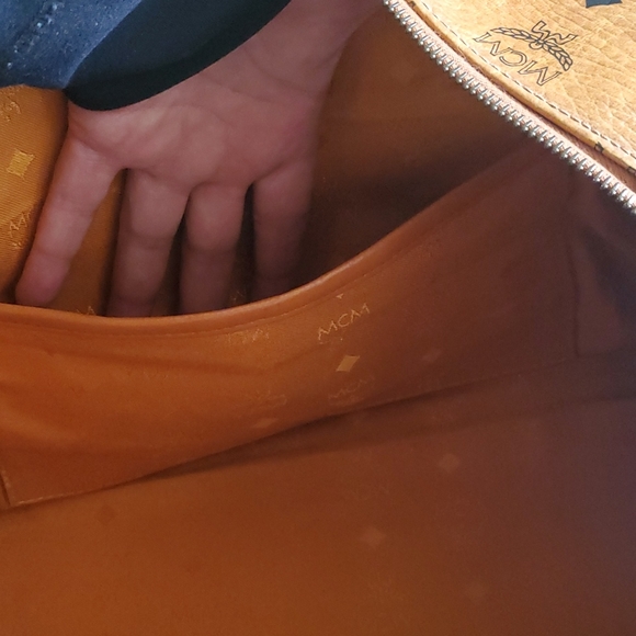 💥💥SOLD💥💥 MCM 40 Duffle bag. - Picture 16 of 16
